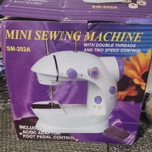 Mini Sewing Machine with Double Threads - Purple